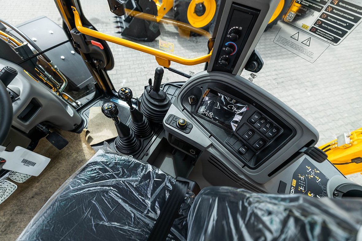 JCB 4CX PRO efektywność ponad wszystko 