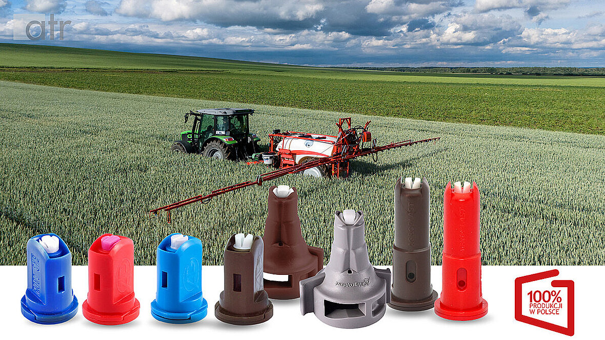 Ciągnik Deutz-Fahr z opryskiwaczem, rozpylacze agroplast