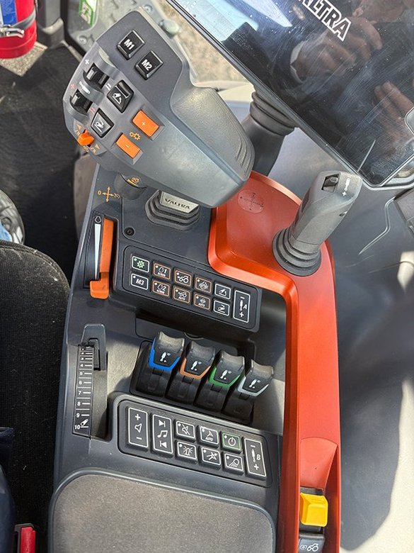 Valtra N135 – ciągnik czterocylindrowy w praktyce gospodarstwa