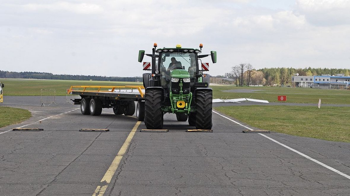 Premiera ciągników John Deere z serii 6R w Bednarach