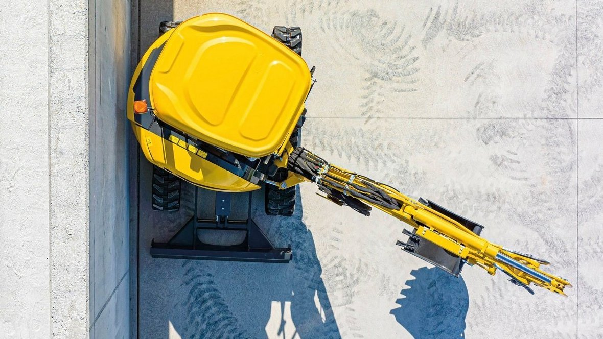 Elektryzujące spostrzeżenia na minikoparkę Komatsu PC33E-6 