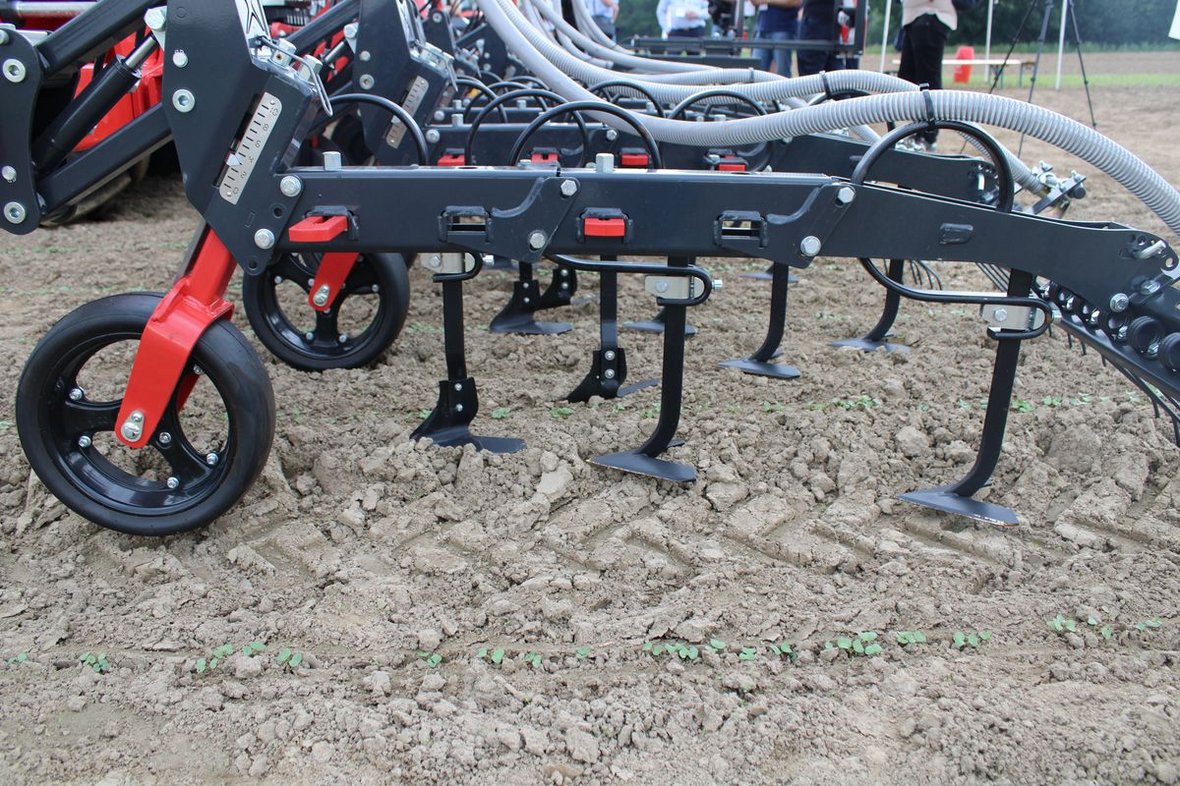 Pora na mechaniczne odchwaszczanie od Kverneland