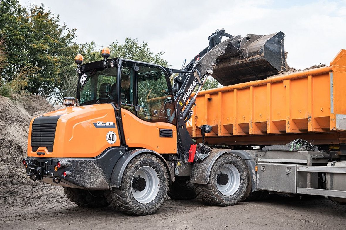 Nowe kompaktowe ładowarki kołowe Doosan