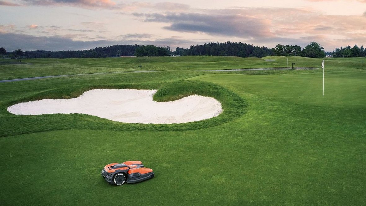 Robot Husqvarna na pola golfowe