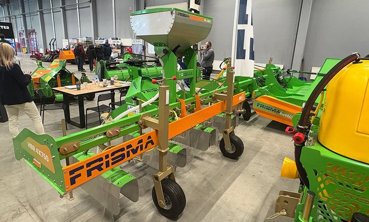 Przystawka Frisma PN-120/4 do pielęgnacji i podsiewu nawozu