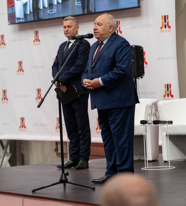 Jak mówił Sergiusz Martyniuk (z prawej), prezes Pronaru, firma ta posiada portfolio produktów przystosowane do bieżących potrzeb Ukrainy.