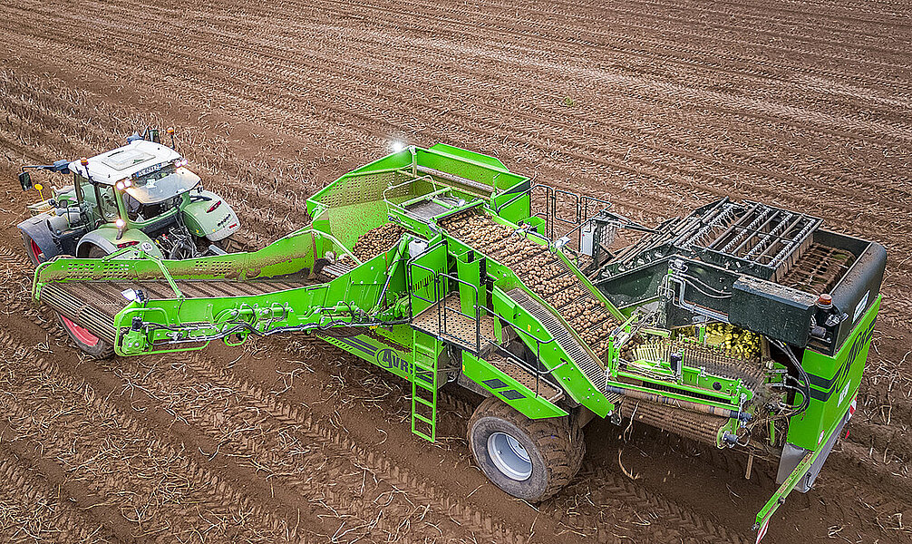 AVR Spirit 9200i na rok modelowy 2026 otrzymał zmiany w podwoziu, hydraulice i układach czyszczących.