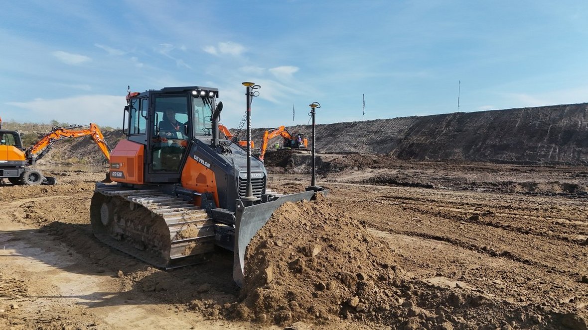 Leica Geosystems i Develon: Nowe rozwiązanie do sterowania maszynami 3D