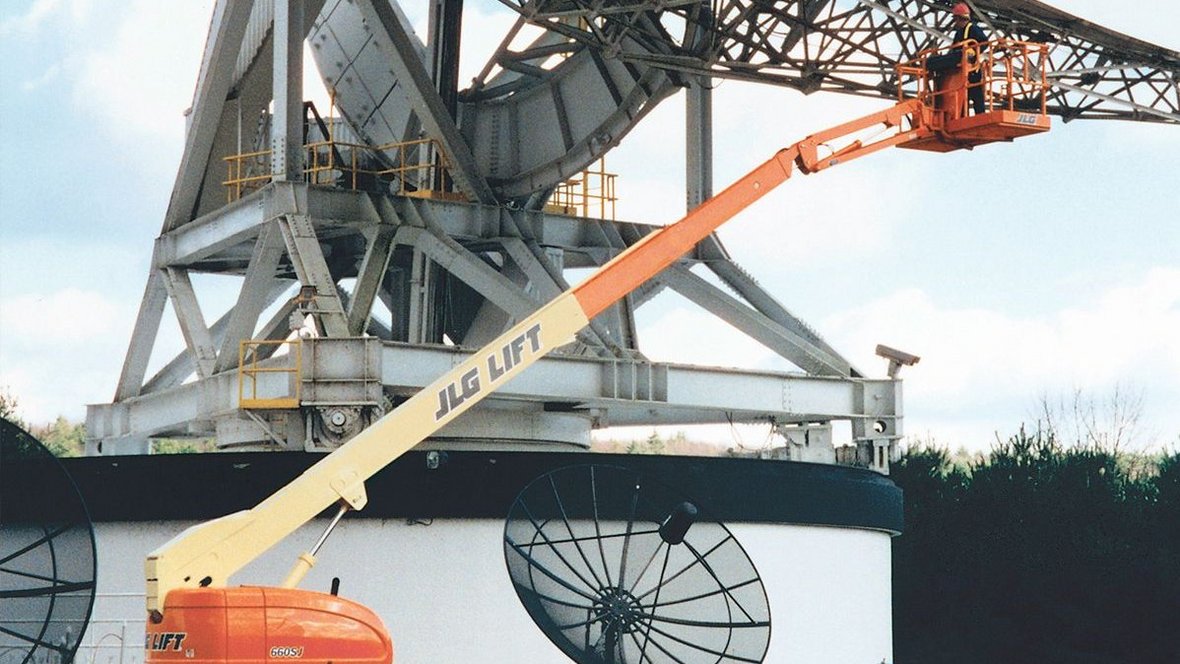 Podnośnik teleskopowy JLG 660SJ z zestawem do konwersji