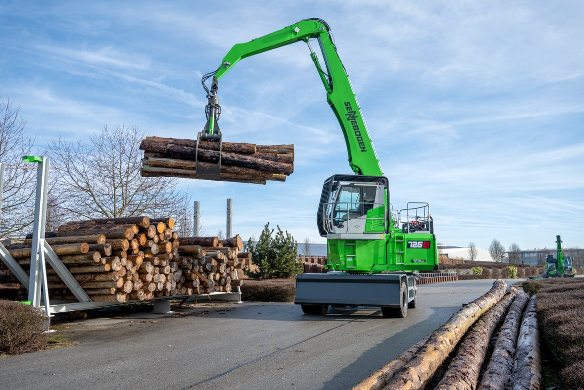 Sennebogen 724 G i 726 G – nowa generacja maszyn do przeładunku drewna