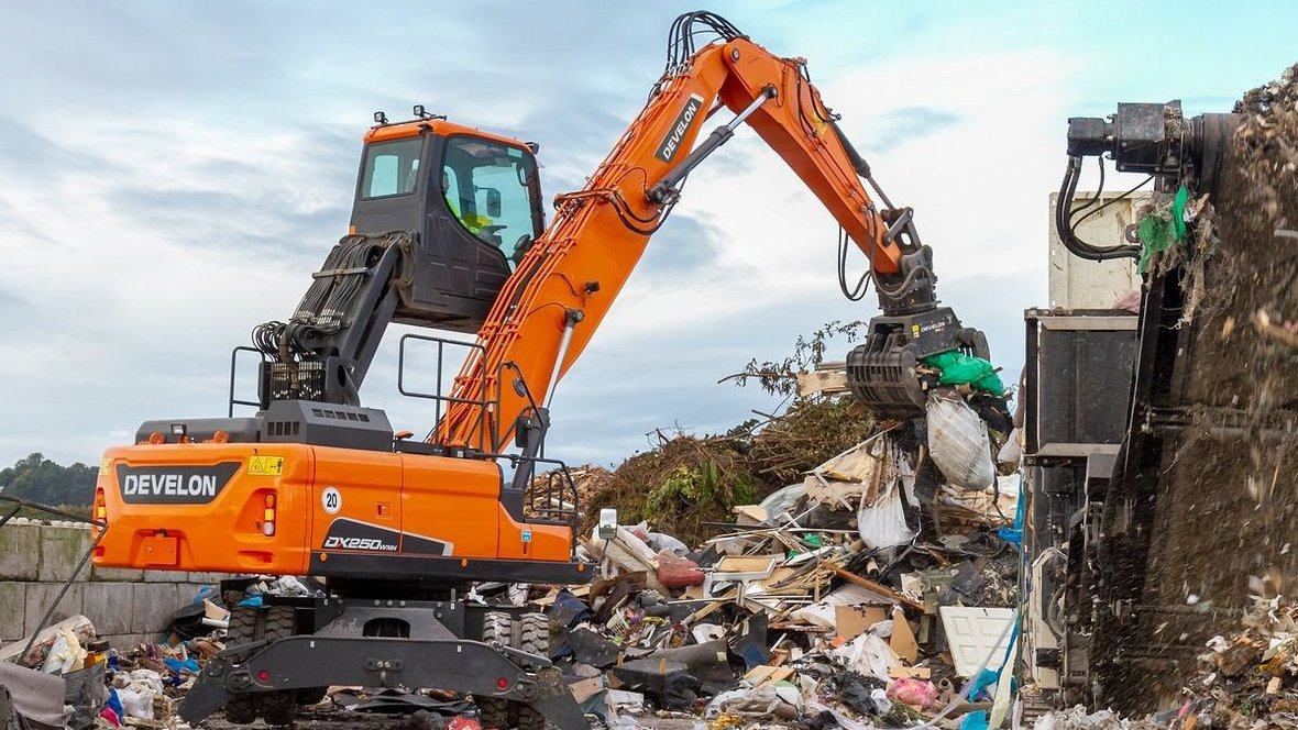 Develon wprowadza nowe maszyny przeładunkowe modele DX230WMH-7 DX250WMH-7