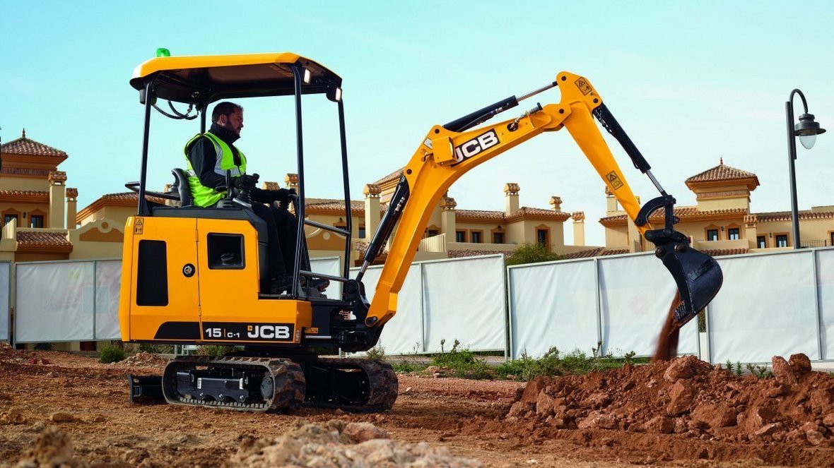 JCB 15C-1 czyli minikoparka do ciężkich zadań