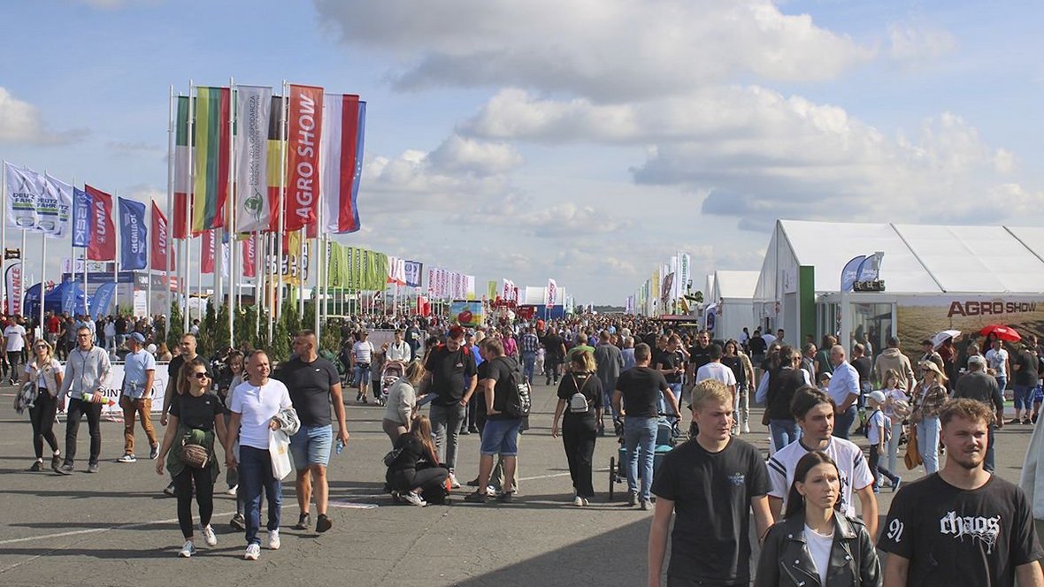 Tłumy na stoiskach wystawców podczas Agro Show
