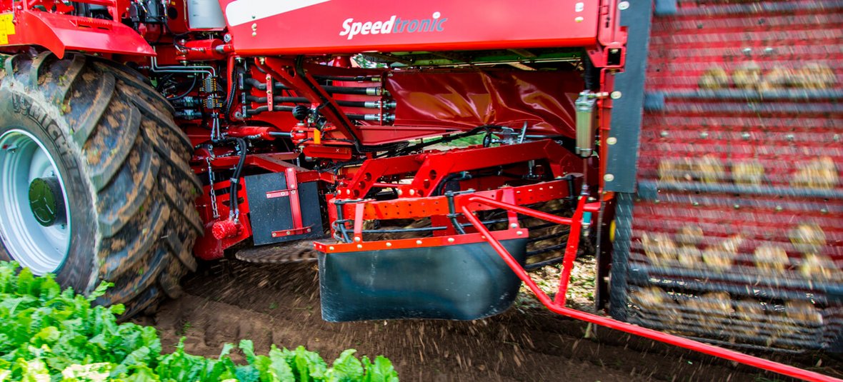 Kombajny Grimme Rexor są seryjnie wyposażone w system Speedtronic, czyli automatyczną  regulację prędkości obrotowej prętowych kół czyszczących i przenośnika obiegowego w zależności  od ich obciążenia.