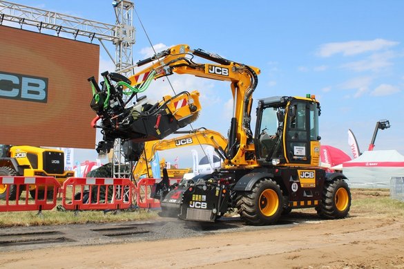 JCB Pothole Pro, czyli nowa era w naprawie dróg