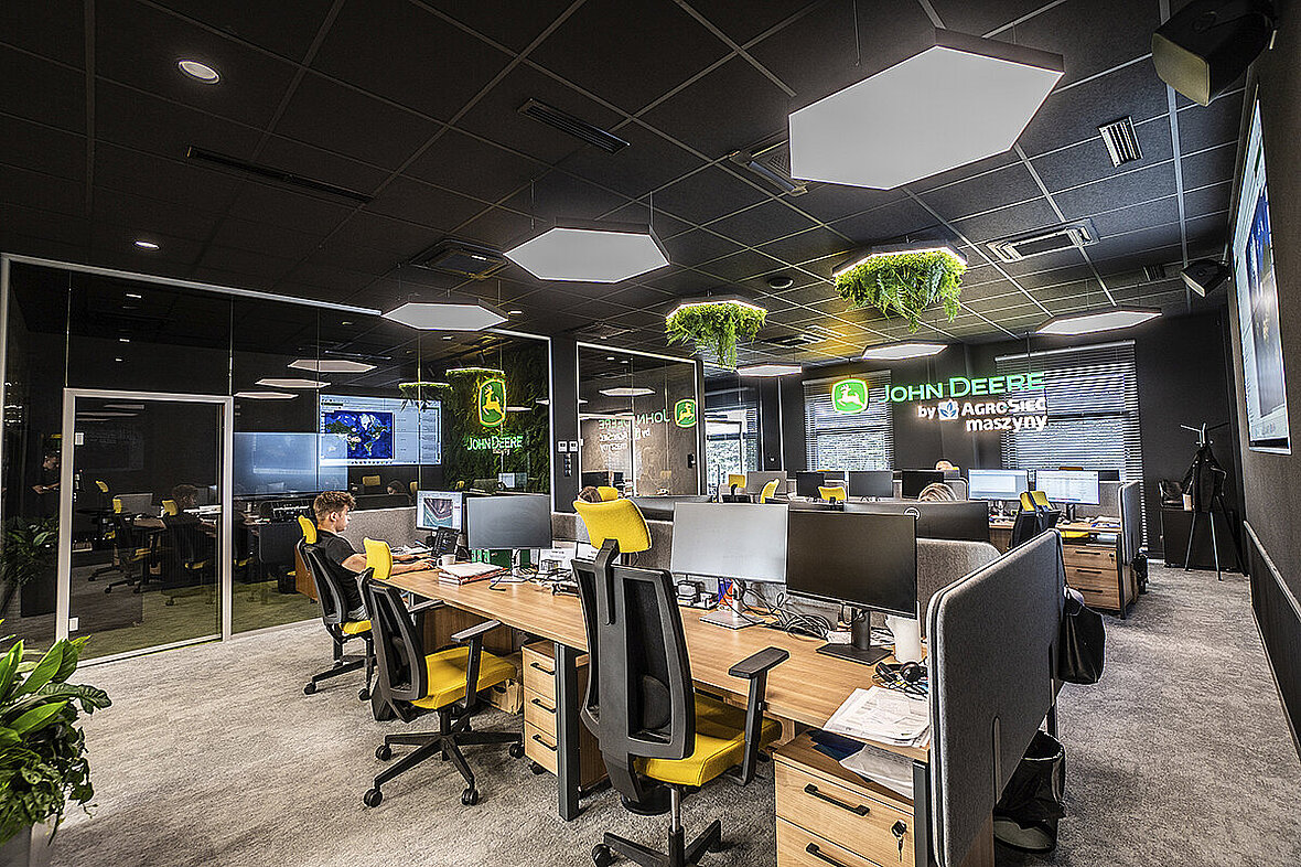 Jeden z podstawowych elementów obsługi stanowi call center. Zespół tworzą kierownik,  4 pracowników zatrudnionych na pełen etat oraz 2 osoby wspierające go dorywczo. 
