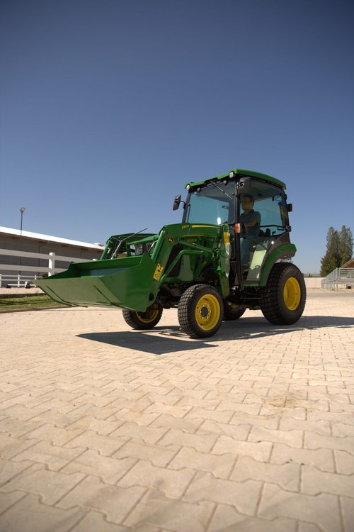 ciągnik kompaktowy john deere