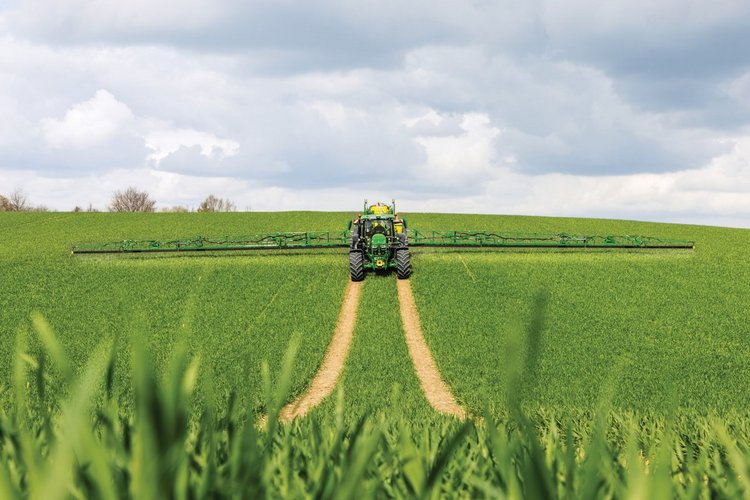 Automatyczny oprysk i precyzyjna ochrona roślin od John Deere