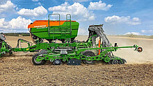 Amazone Cirrus 8004-2C Grand – 8-metrowy zestaw uprawowo-siewny z trzykomorowym zbiornikiem umożliwiającym niezależne dozowanie kilku komponentów.
