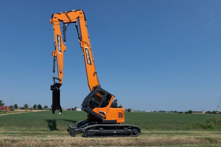 Koparka Develon DX140RDM-7 do wyburzeń
