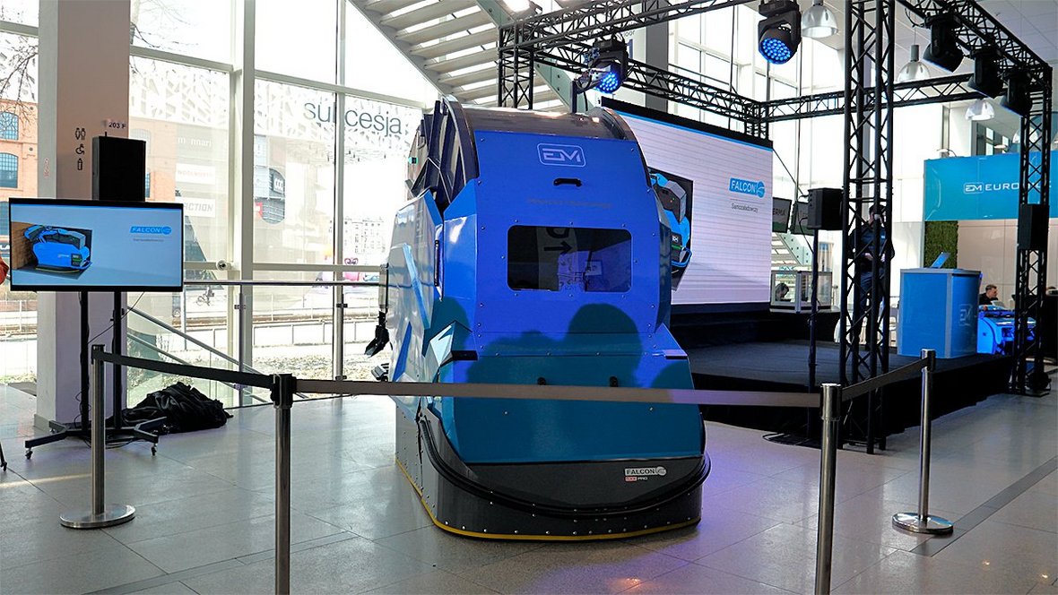 Robot paszowy Falcon 400 Pro – inteligentne zarządzanie żywieniem bydła