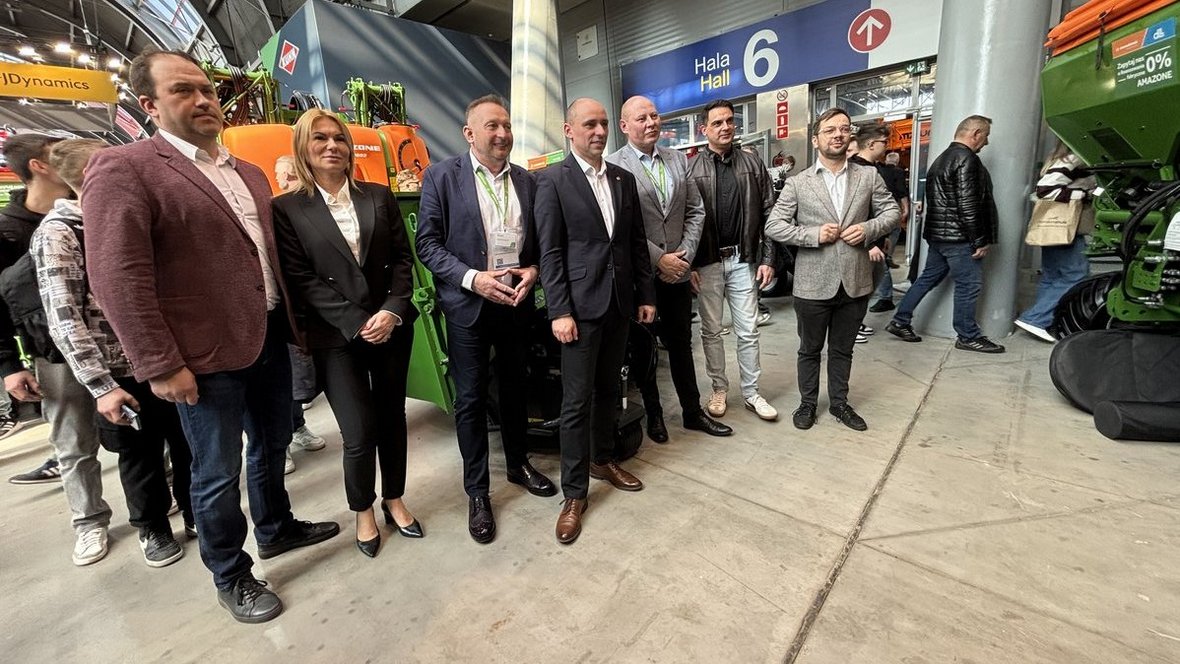 Amazone postawiła na współpracę z trzema wyspecjalizowanymi partnerami - firmami Amatech, Komunalny.pl oraz Stomil Agro, które odpowiadają za sprzedaż i obsługę maszyn komunalnych.