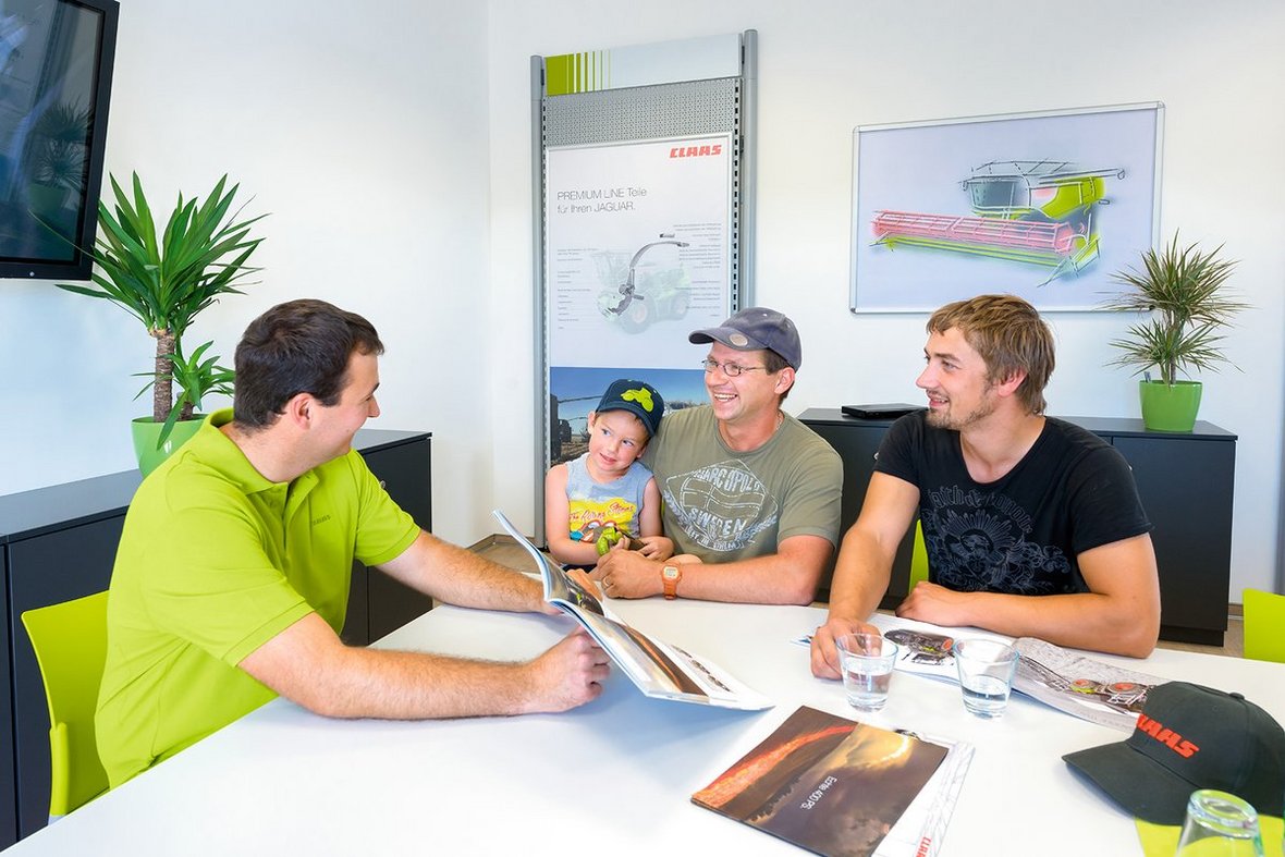 Co rolnik oraz usługodawca ceni u dealera maszyn rolniczych?