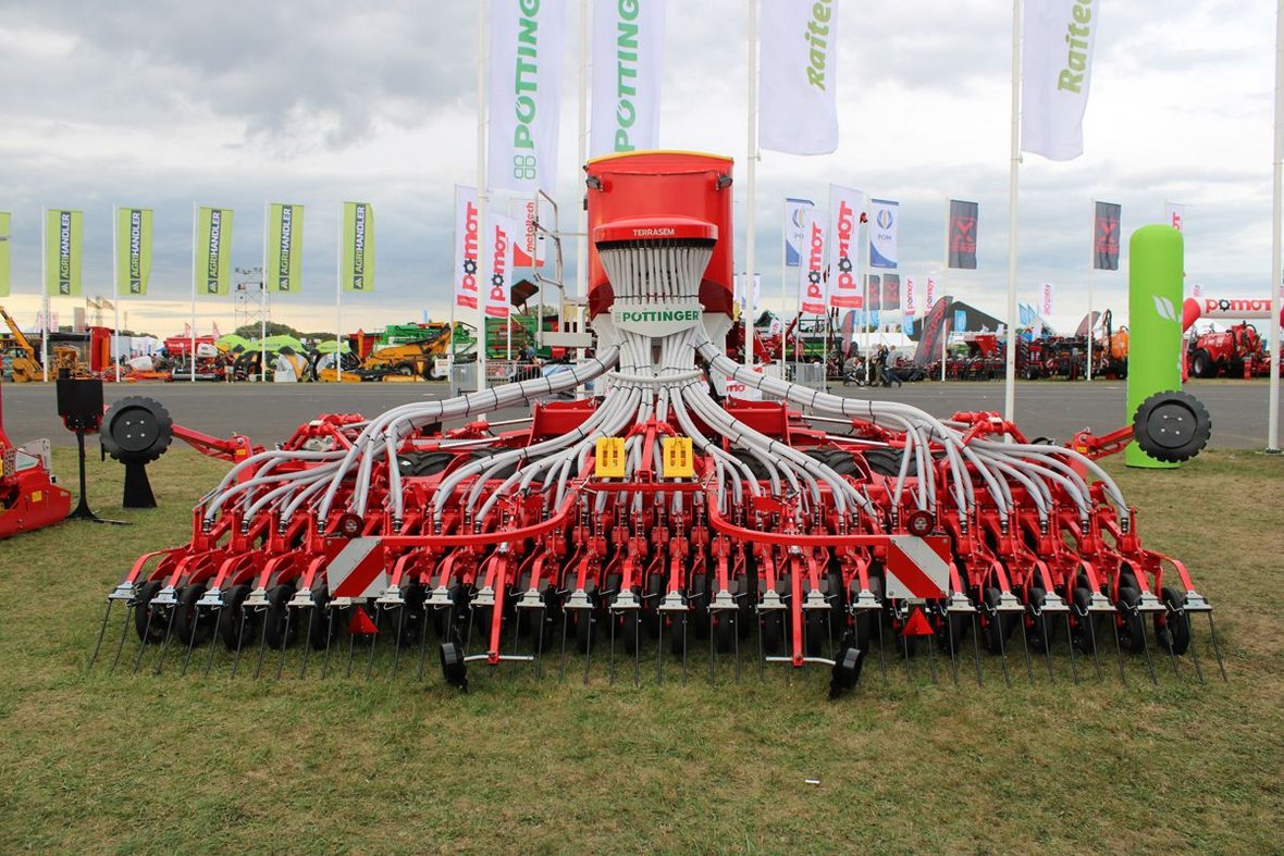 Tłumy na stoiskach wystawców podczas Agro Show