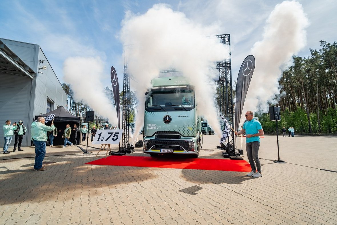 Daimler Truck rusza z kampanią ShowTruck i otwiera centrum szkoleniowe