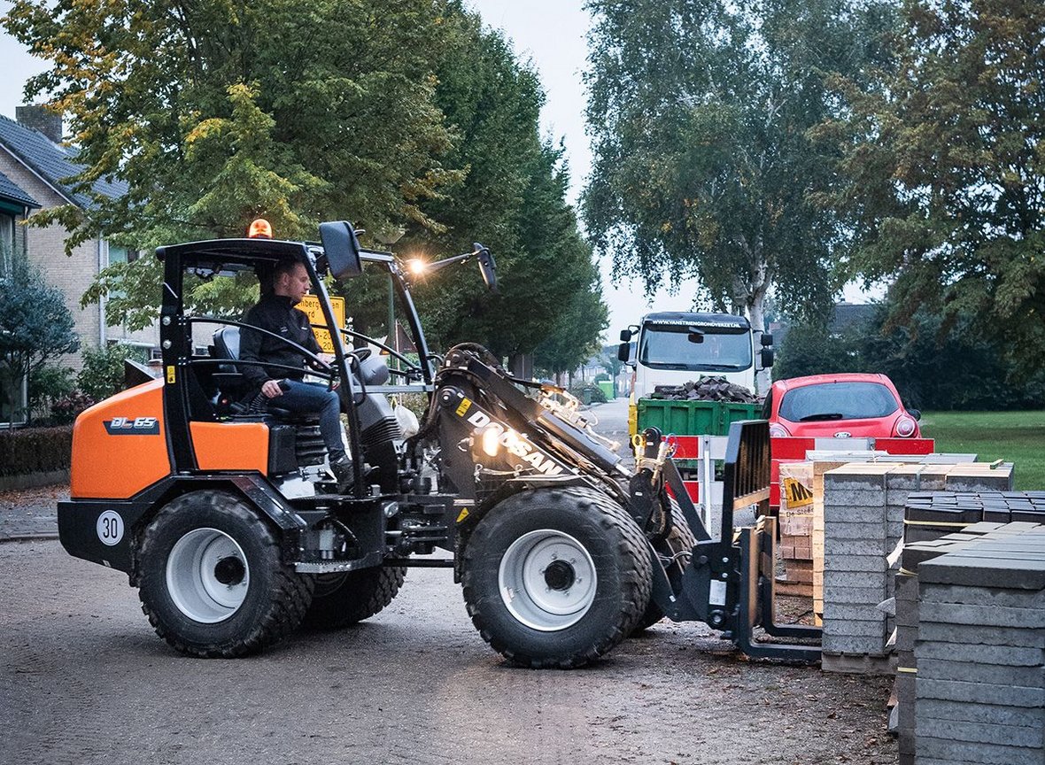 Nowe kompaktowe ładowarki kołowe Doosan