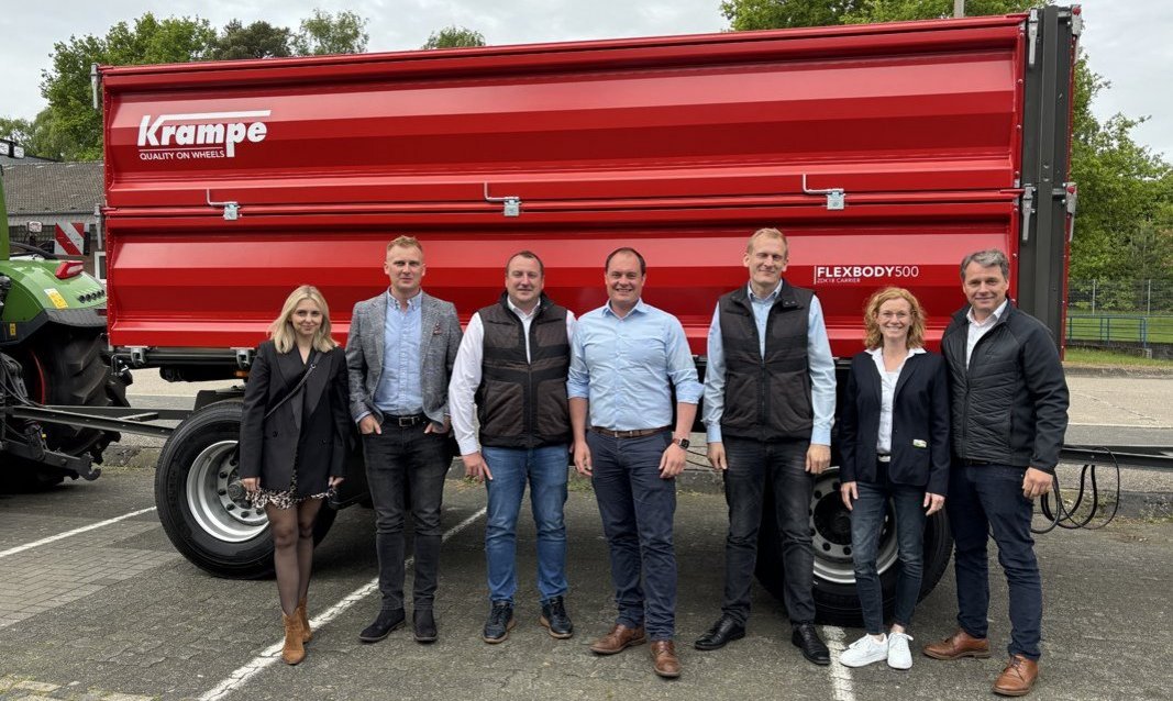 Od prawej: Frank Meibes - dyrektor eksportu, Verena Soester - menedżer ds. marketingu, Felix Reuver - dyrektor sprzedaży, Robin Krampe - właściciel firmy, Mariusz Szczesiak - przedstawiciel na rynku polskim i w krajach bałtyckich (wszyscy Krampe), Kamil Roszewski i Patrycja Borowiak - oboje Agencja Wizerunku.