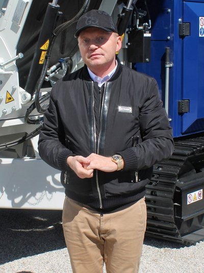 Granulator czy kruszarka? Innowacja w przetwarzaniu asfaltu