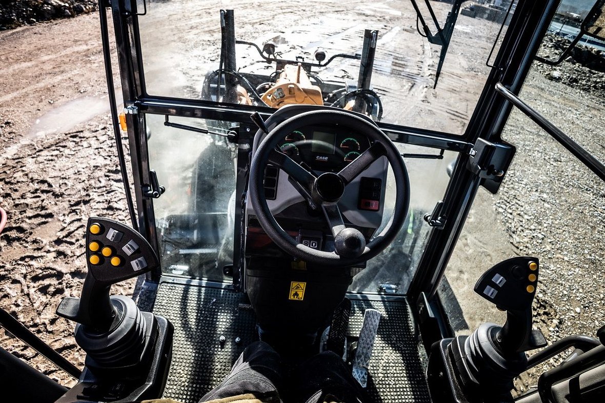 Elektrohydrauliczne sterowanie dżojstikiem w równiarkach Case Construction Equipment