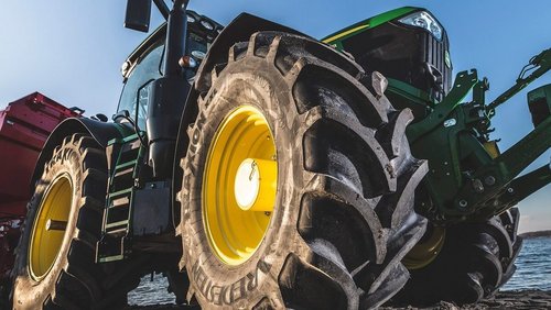 Apollo Vredestein Z nowymi ciągnikami John Deere