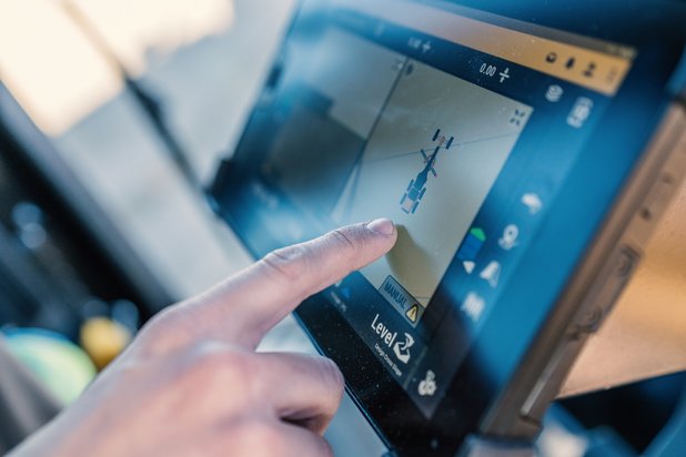 Rozszerzona współpraca Caterpillar i Trimble - innowacje w technologii kontroli nachylenia