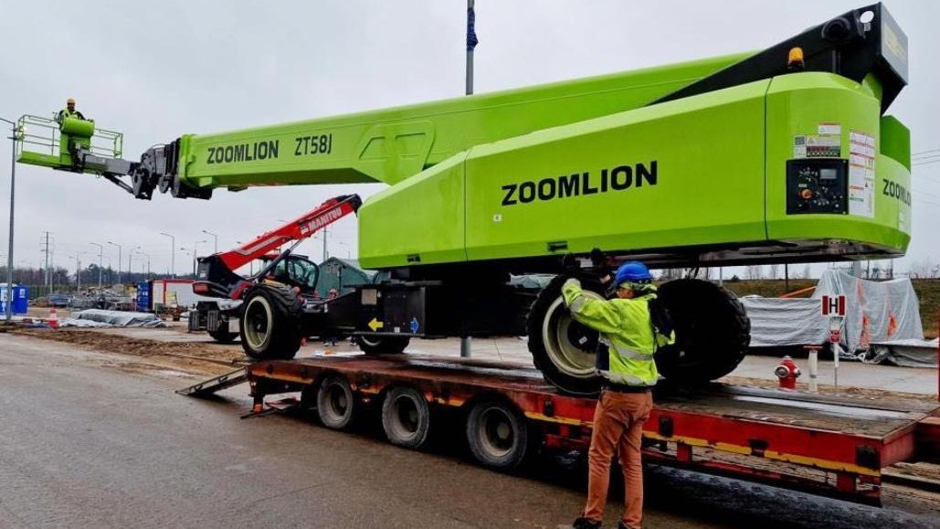 Wysięgnik teleskopowy Zoomlion ZT58J w terminalu LNG