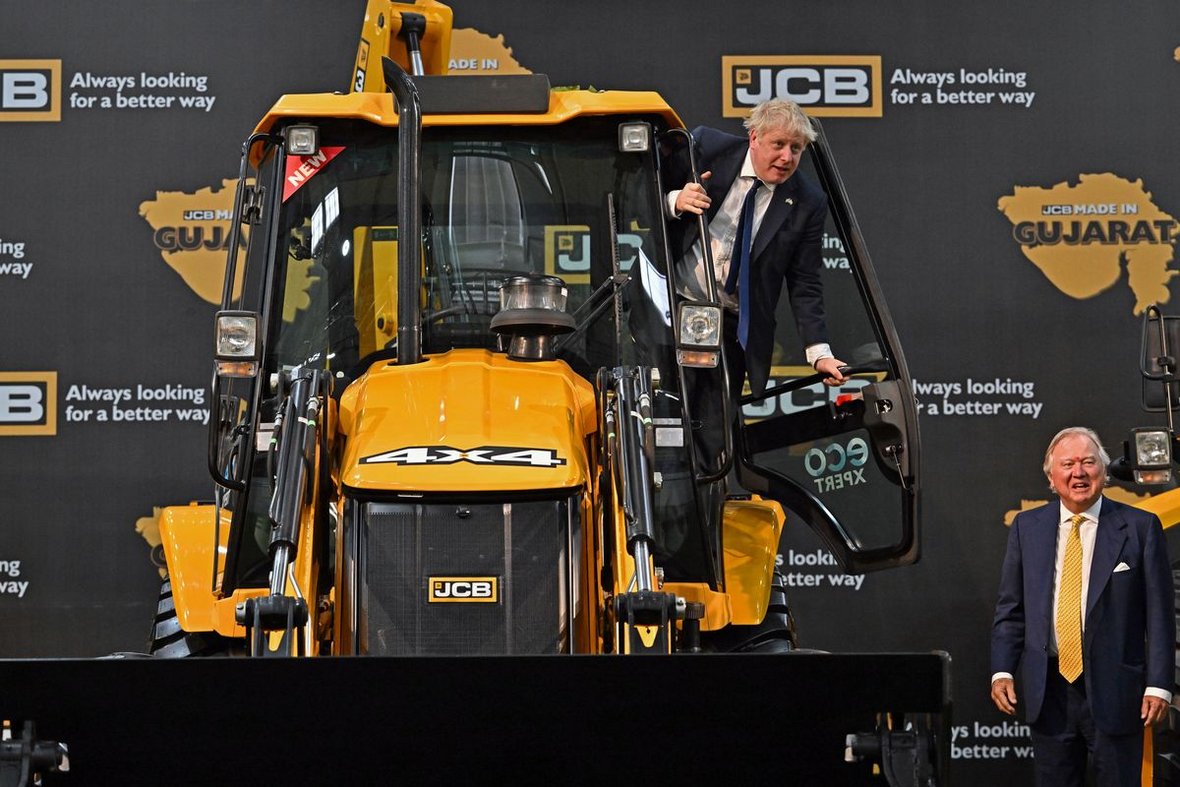 Premier Johnson otwiera nową fabrykę JCB