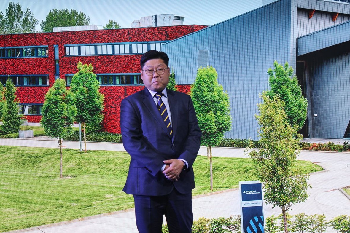 HD Hyundai. nowa tożsamość, nowe koparki