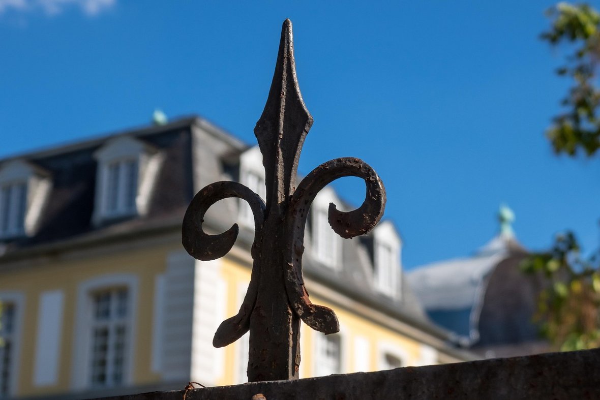 Koniec ostrych zabezpieczeń. Nowe przepisy o ogrodzeniach od 2026 roku zmienią wygląd posesji