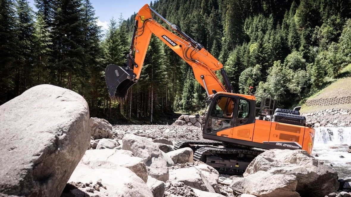 Doosan DX245NHD-7 mocna i przyjazna dla użytkownika