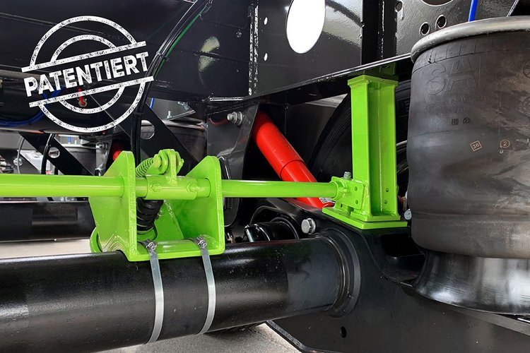 Fliegl Drive-On: mechaniczny stabilizator wywrotu z funkcją anfahrhilfe zwiększa bezpieczeństwo rozładunku