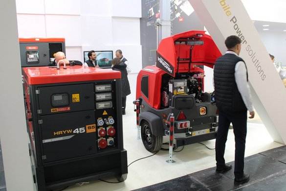 Himoinsa prezentuje nowe agregaty i systemy bateryjne – mobilna energetyka przyszłości