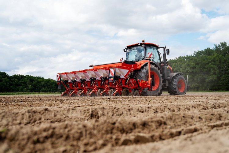 Kubota M7004 z TIM: automatyzacja w pracy w gospodarstwie