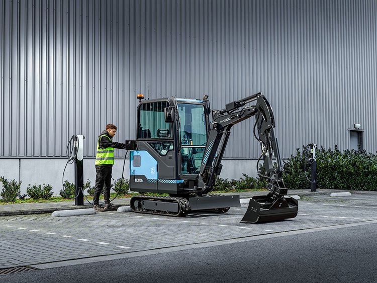 Hyundai rozszerza ofertę maszyn elektrycznych – debiut minikoparki HX19e