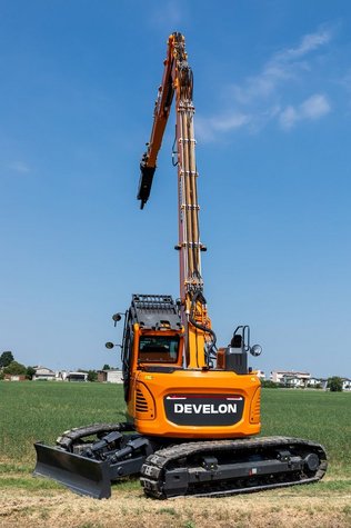 Koparka Develon DX140RDM-7 do wyburzeń