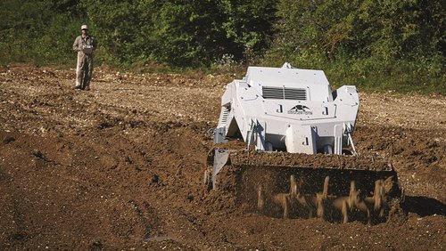 Szwajcarski Digger usuwa miny na Urainie