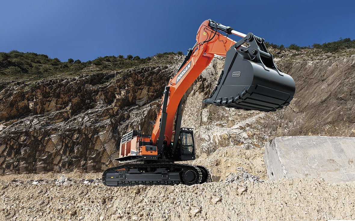 Nowa prawie stutonowa koparka Doosan DX1000LC-7