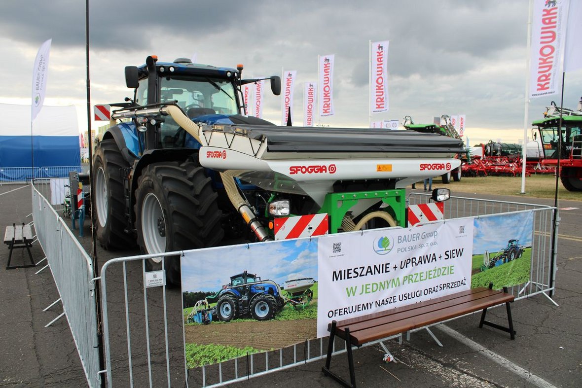 Tłumy na stoiskach wystawców podczas Agro Show