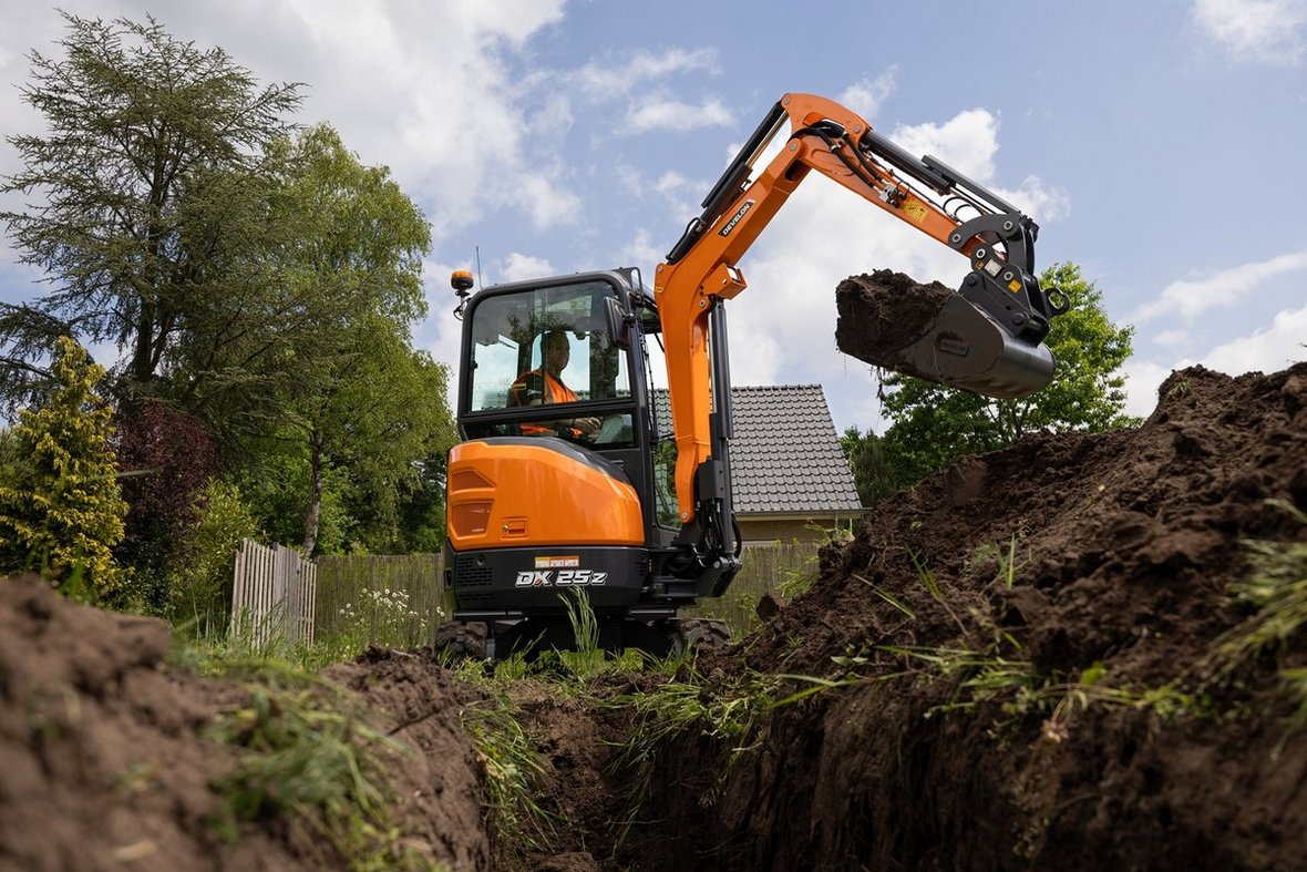 Nowości w ofercie Develon: DX25Z-7 i odświeżona DX27Z-7