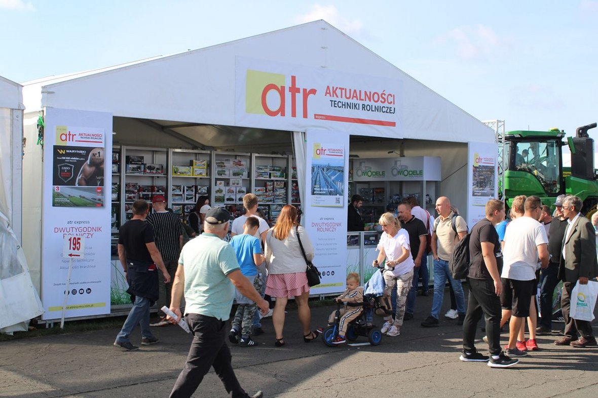 Tłumy na stoiskach wystawców podczas Agro Show